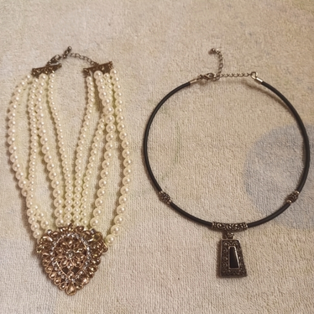 Vintage Chokers Fashion Jewelry-Faux Pearl's/Black Onyx-14-17"